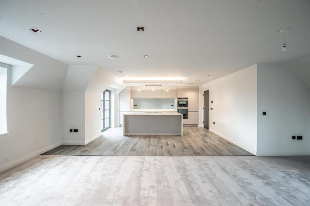 Apartment in Wilmslow, Cheshire East - View 5