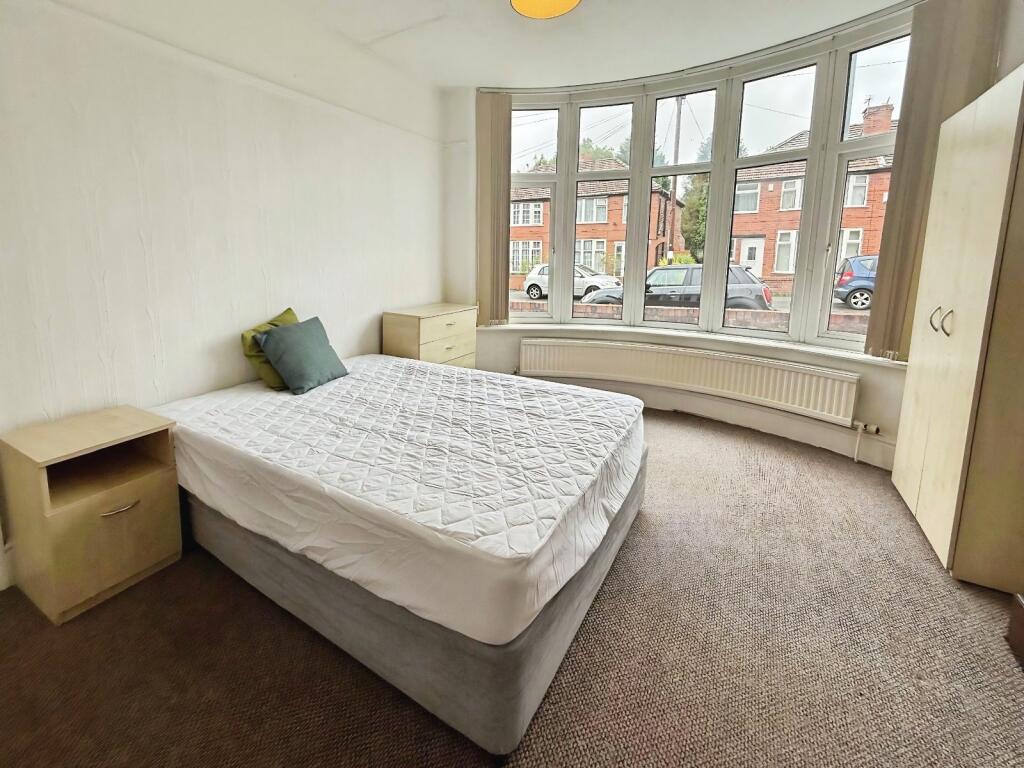 6 bedroom semi-detached house for rent