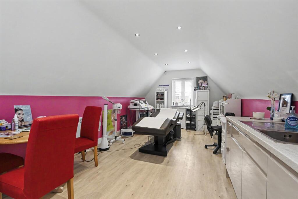 Probyn Close, Kimpton, Hitchin photo 4