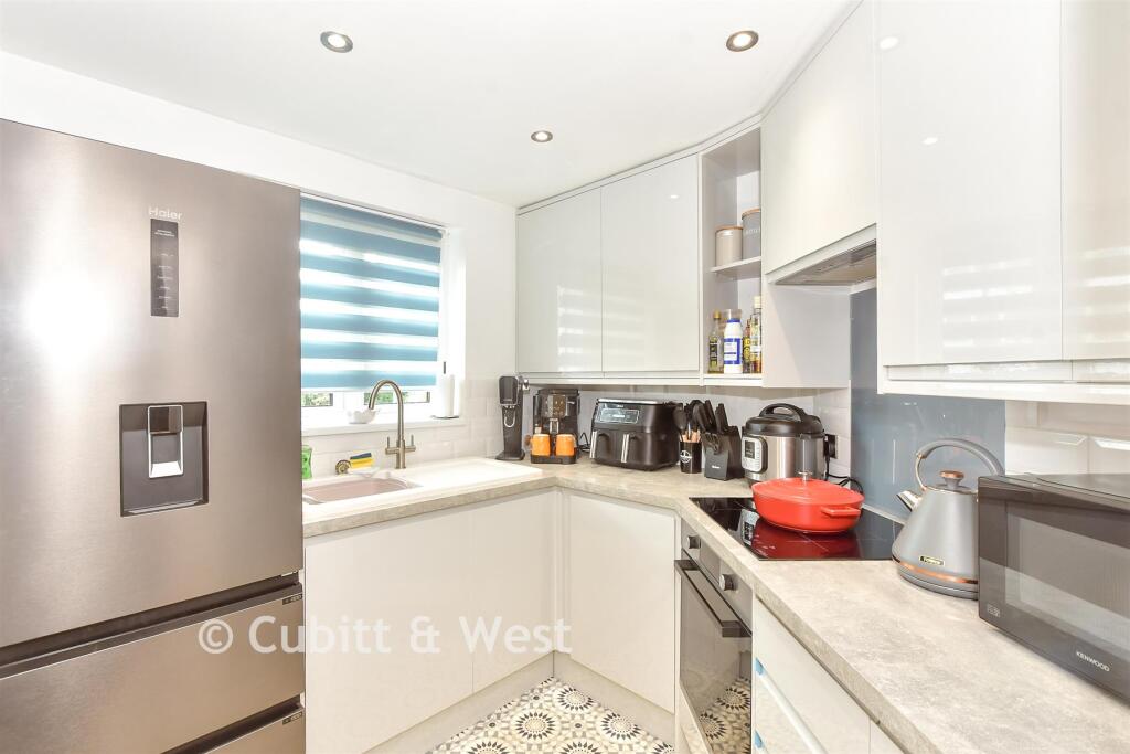 Apartment in Portsmouth, Southsea - View 3