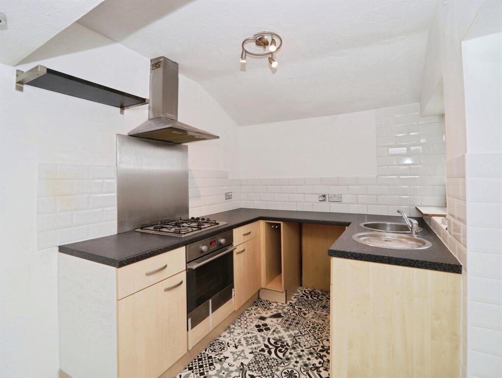 House in Pontypridd, Rhondda Cynon Taf - View 3