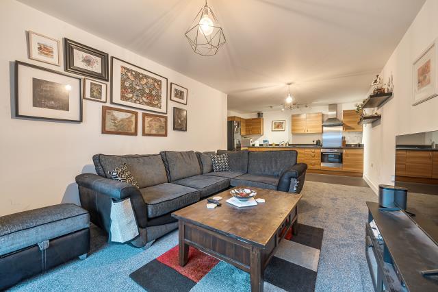 Apartment in Newbury, Greenham - View 5