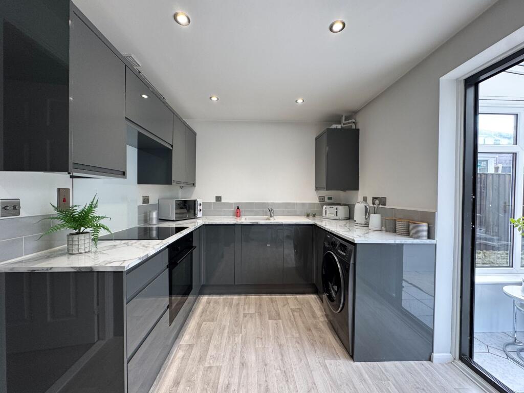 Manor Close, Worksop, S80 photo 3