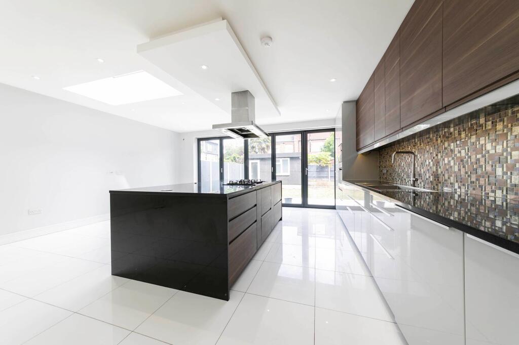 5 bedroom semi-detached house for rent
