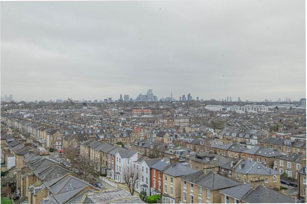 Seven Sisters Road, London photo 4
