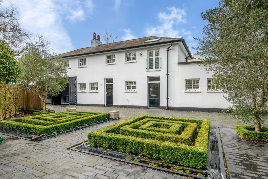 Check out this 8 bedroom detached house for sale on Rightmove — photo 3
