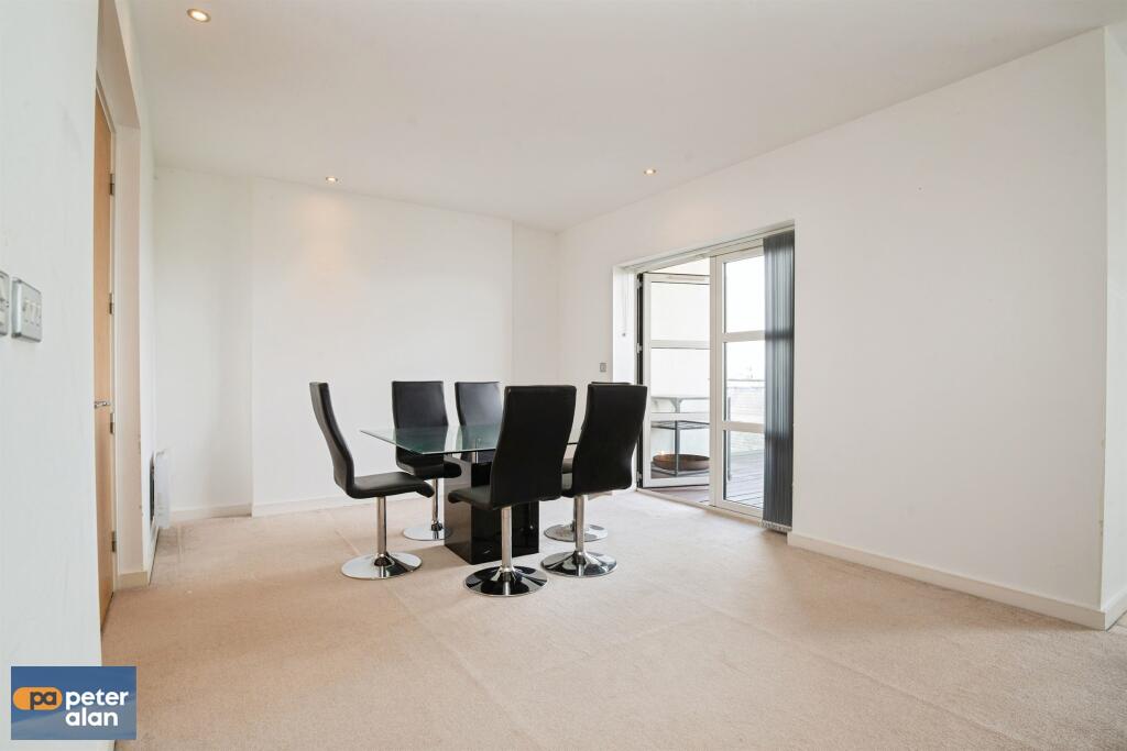 Apartment in Cardiff, Crockherbtown, Castle - View 5
