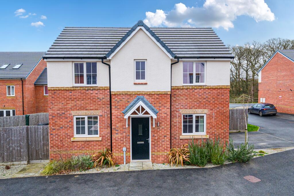 3 bed detached - Tawcroft Way, Barnstaple, Devon, EX31 image 3