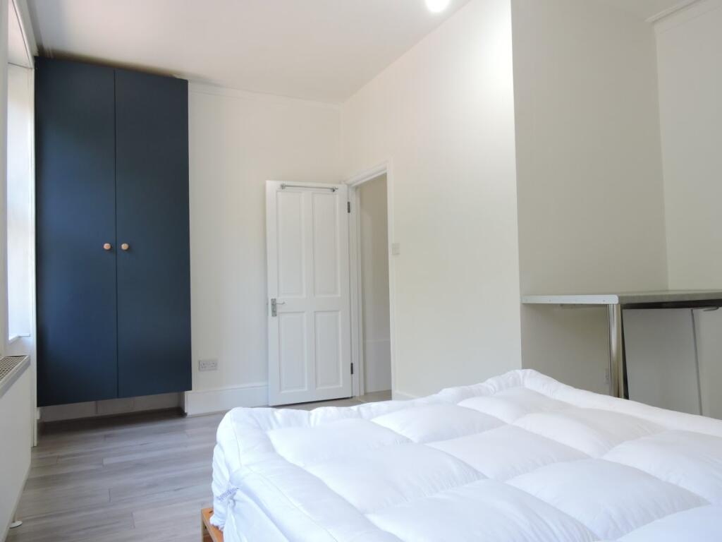 House in London - View 2