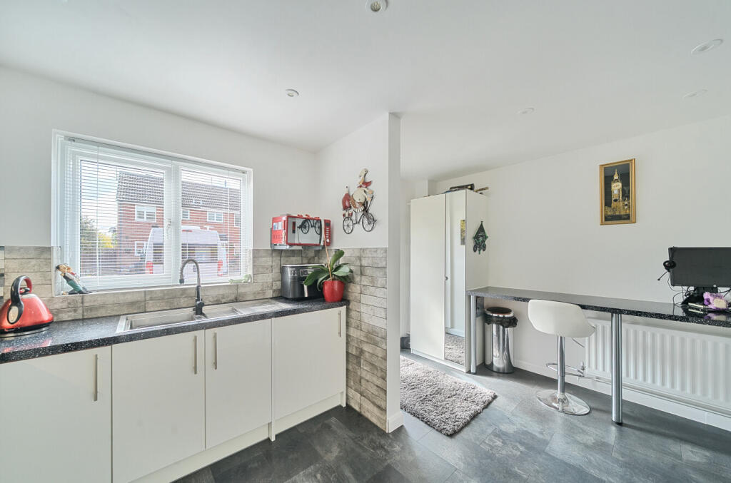 Blackwater Mews, Totton, Southampton, Hampshire, SO40 photo 3