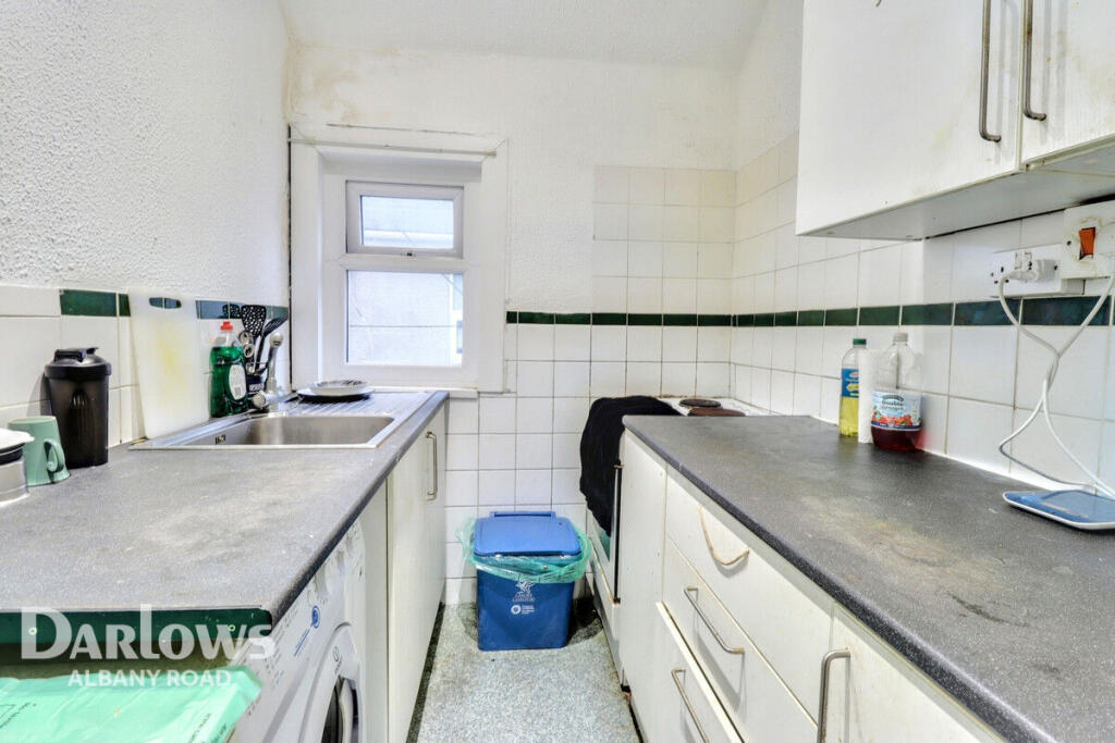 1-bed flat on Connaught Road, Cardiff, £70,000