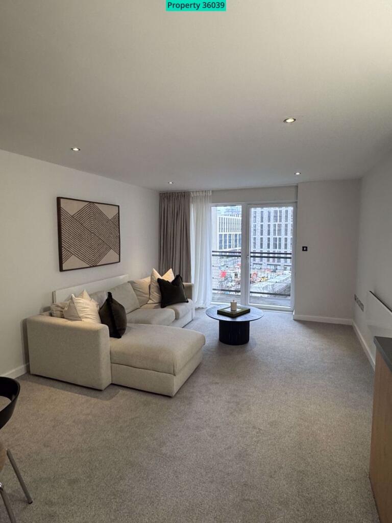 Apartment in Leeds, Arena Quarter, Holbeck - View 5