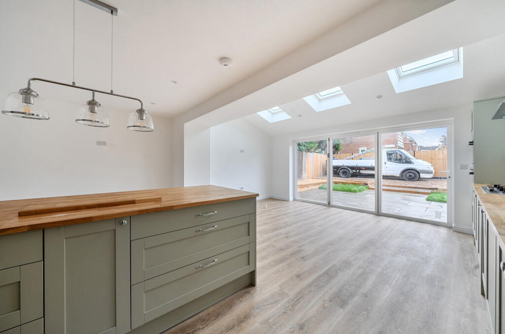 House in Reading, Lower Earley, Earley - View 4
