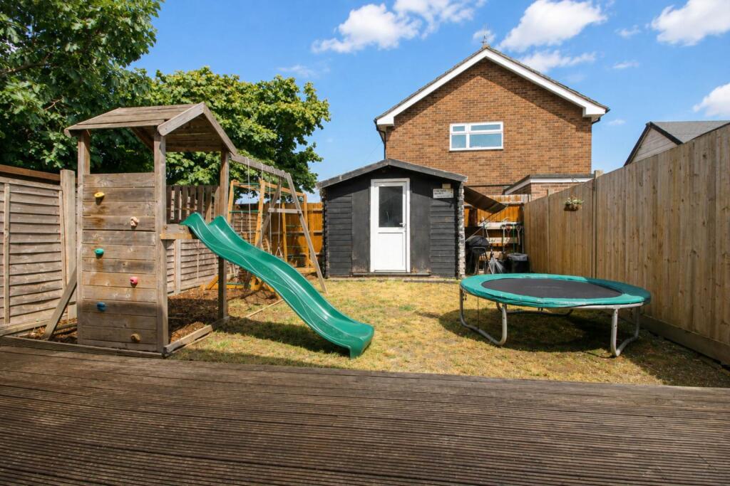 House in Aylesbury, Quarrendon - View 4