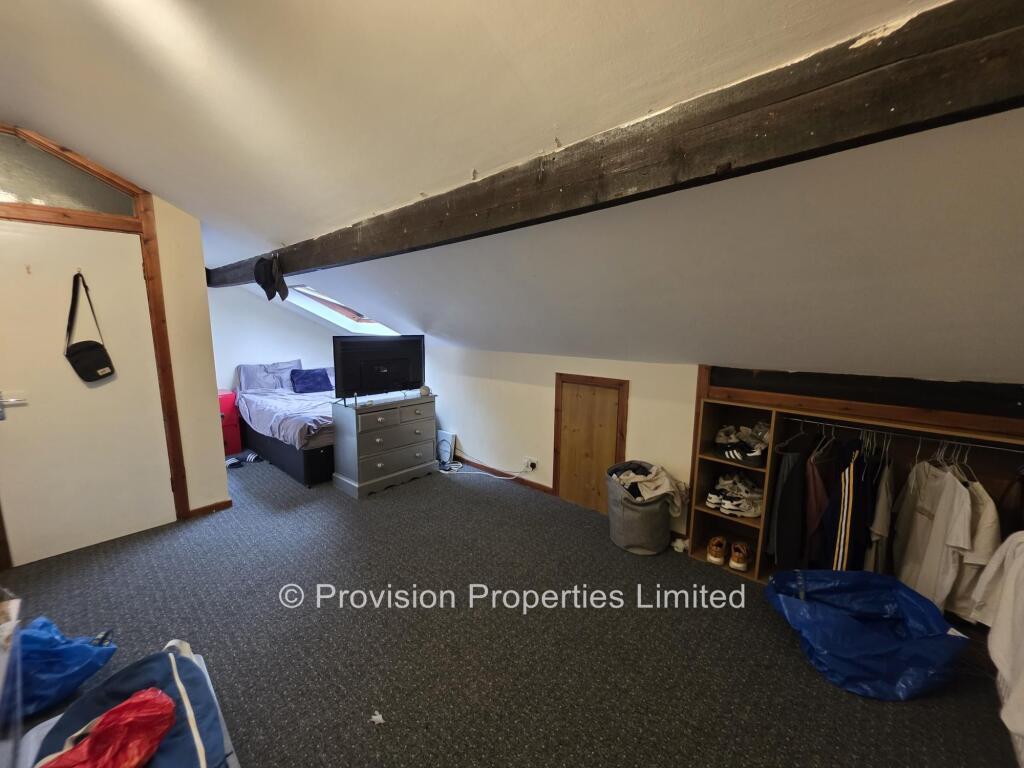 8 bedroom terraced house for rent