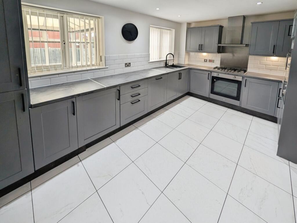 House in Wolverhampton, West Midlands - View 4