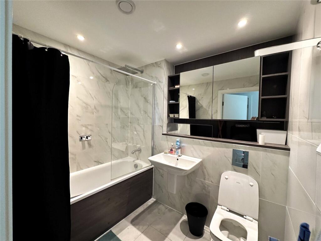 Apartment in Manchester, City Centre - View 5