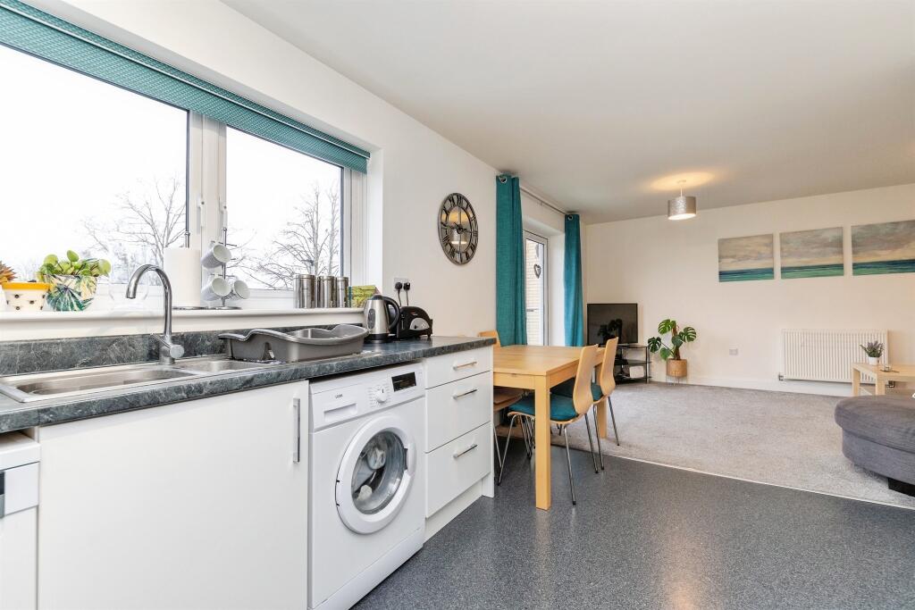 Park View Court, Letchworth Garden City photo 3