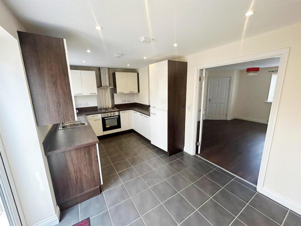 House in Rugby, Bilton - More