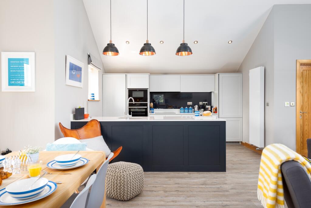 Mawgan Bay View, Mawgan Porth, TR8 - More