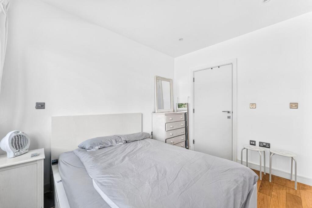 Apartment in Twickenham - View 5