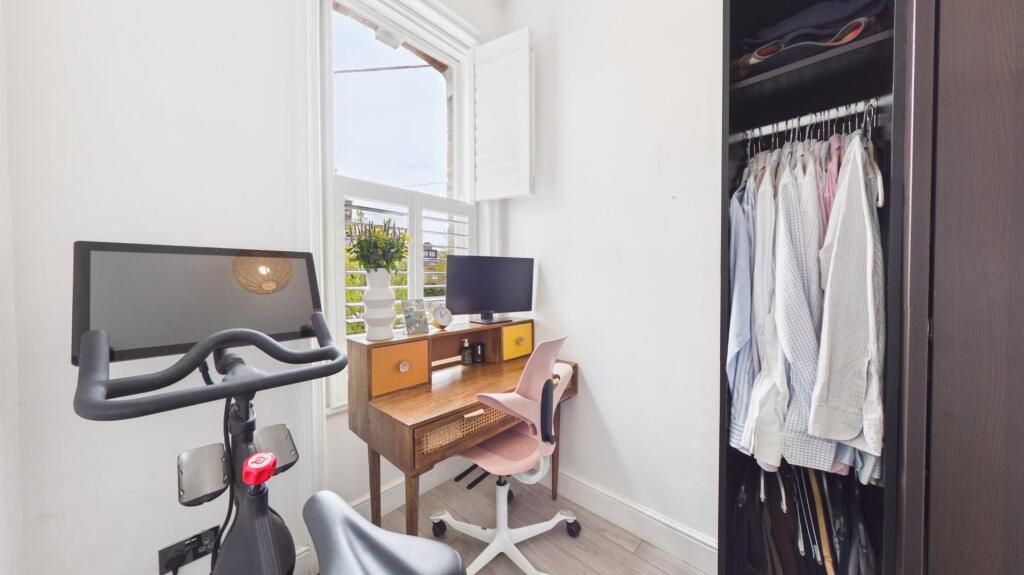 Apartment in London - More
