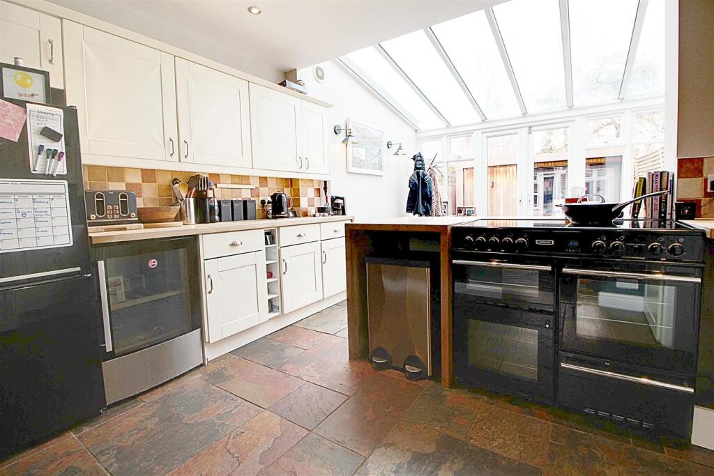 House in Dacorum, Hall Park, Berkhamsted - View 3