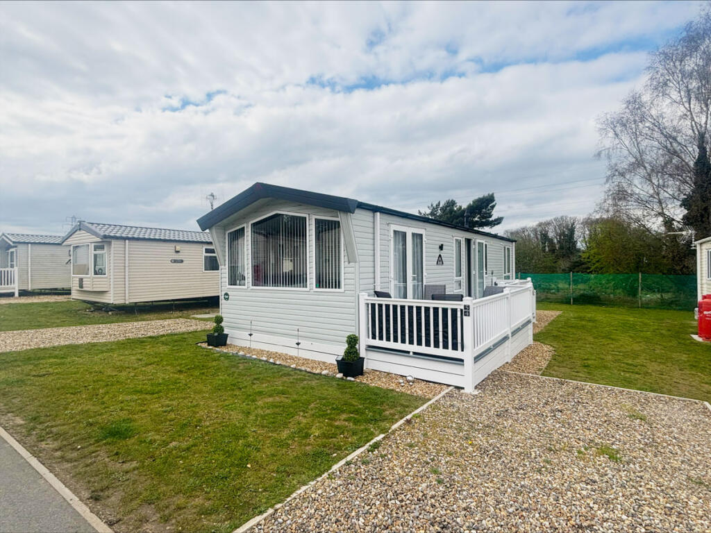 Main image of property: Two bed Atlas Status, Caldecott Hall Country Park, Beccles Road, Fritton, Norfolk, NR31 9EY