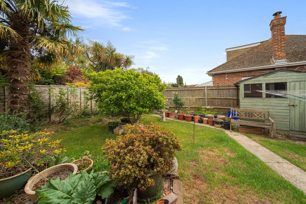 Cerne Road, Gravesend, Kent, DA12 photo 4