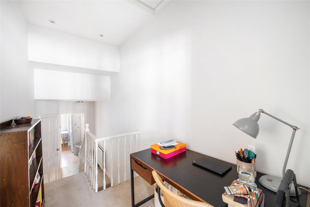 Apartment in London - More