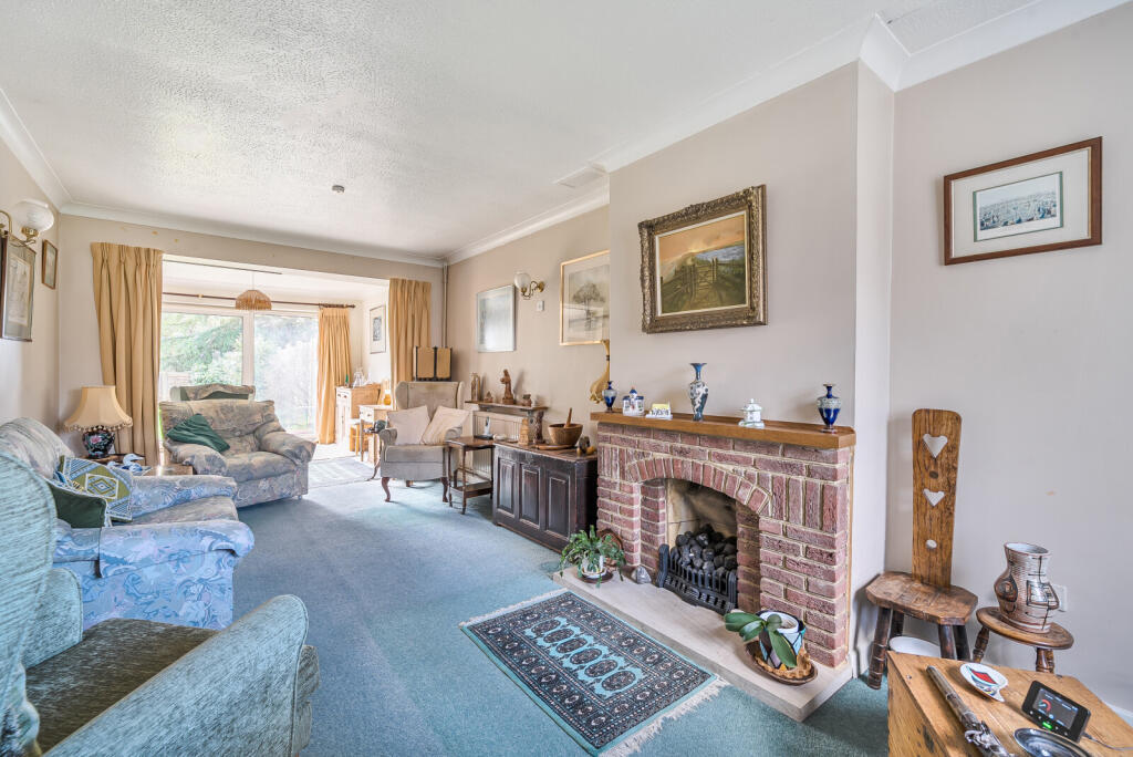Matthew Arnold Close, Cobham, KT11 photo 2
