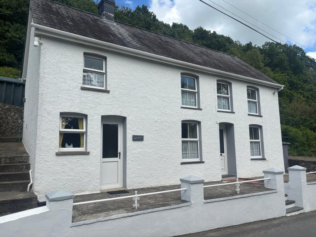 Main image of property: Cwrtnewydd, Llanybydder, SA40