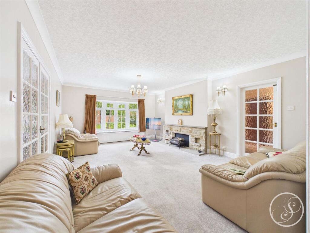 Apartment in Leeds, Alwoodley - View 2