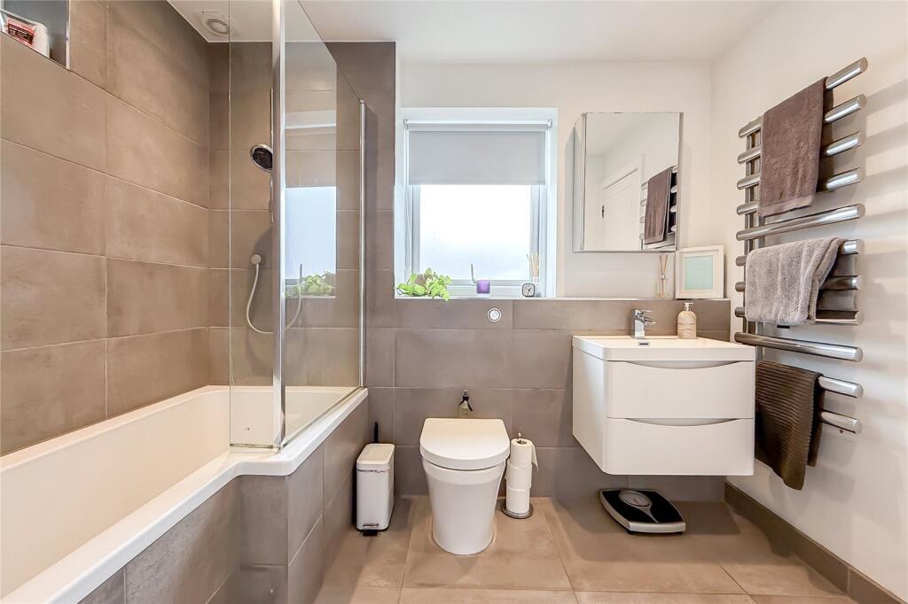 House in Harpenden, Roundwood - More
