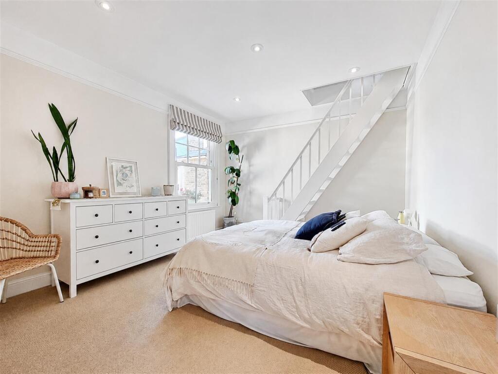 Apartment in London, Cottenham Park, Raynes Park - View 5