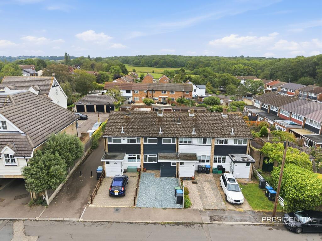 Sunnymede, Chigwell, IG7 photo 2