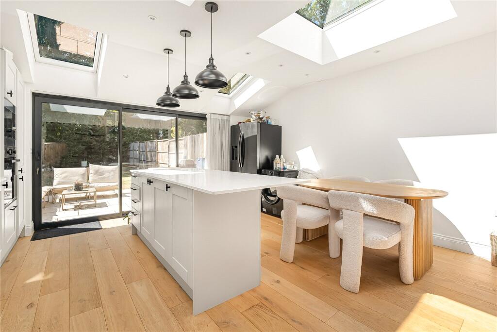 House in Watford - View 4