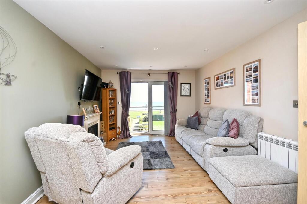 Apartment in Eastbourne, Crumbles - View 3