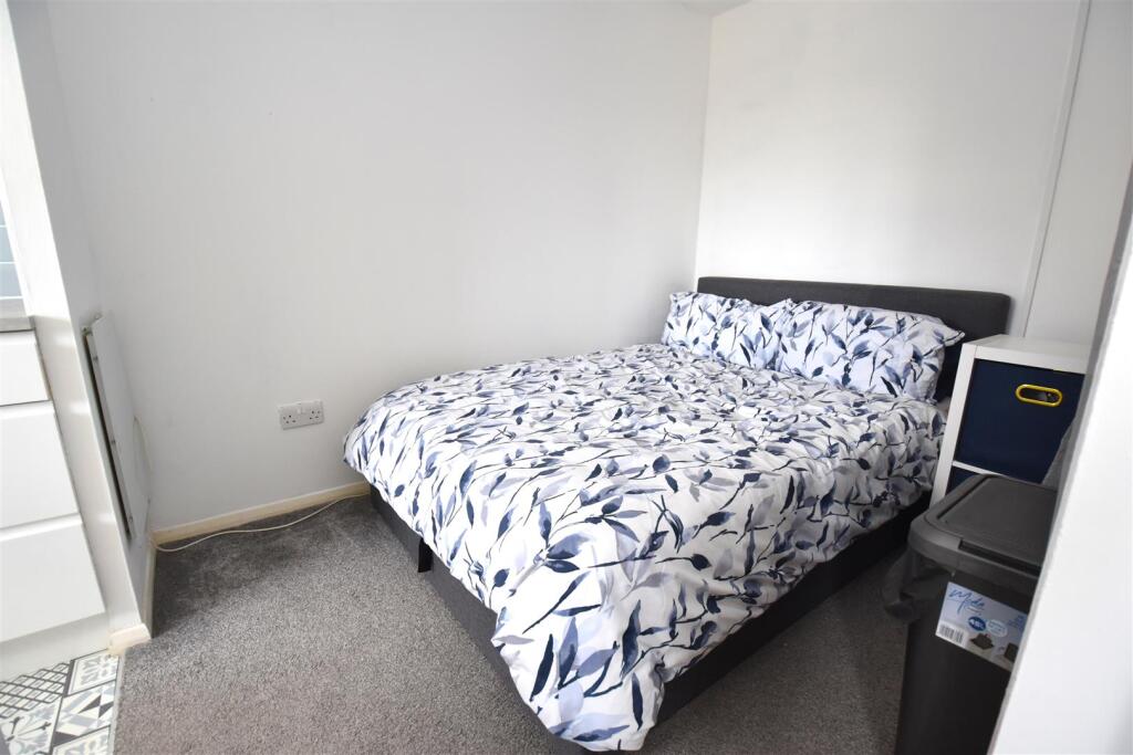 Apartment in Southend-on-Sea - View 5