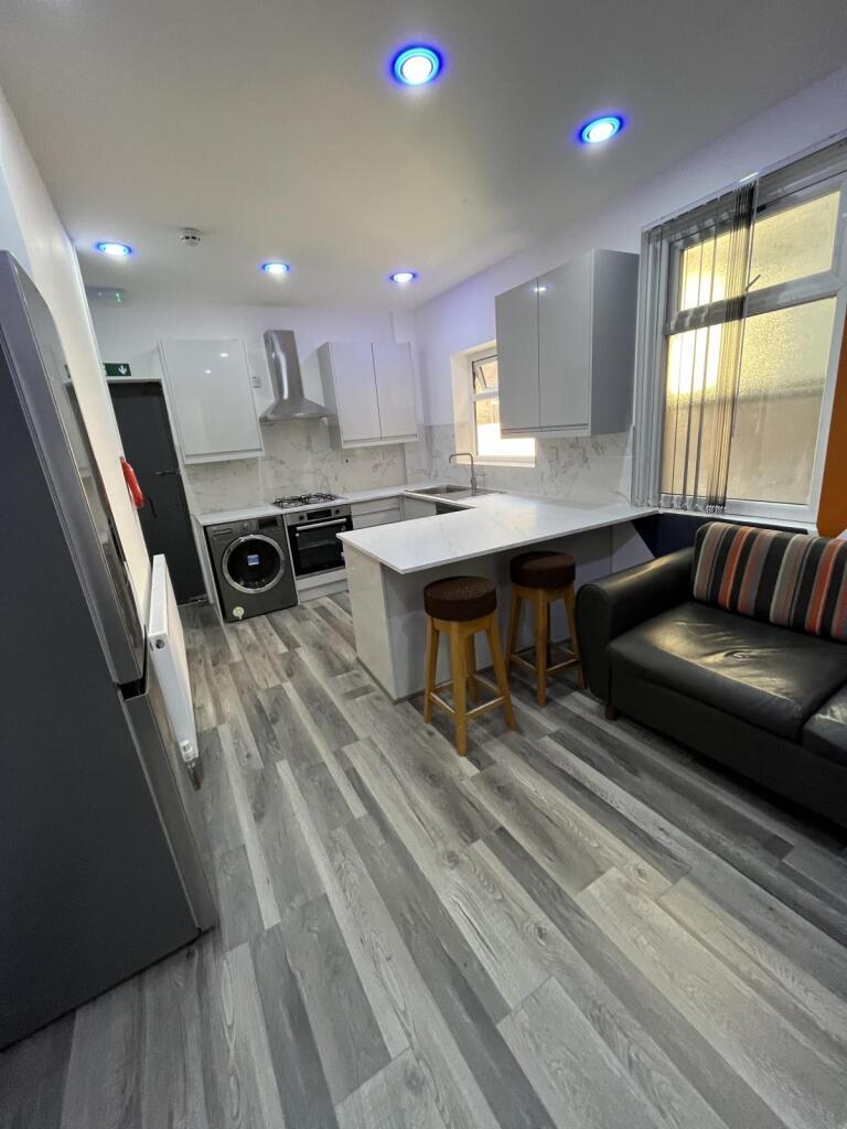 4 bedroom terraced house for rent