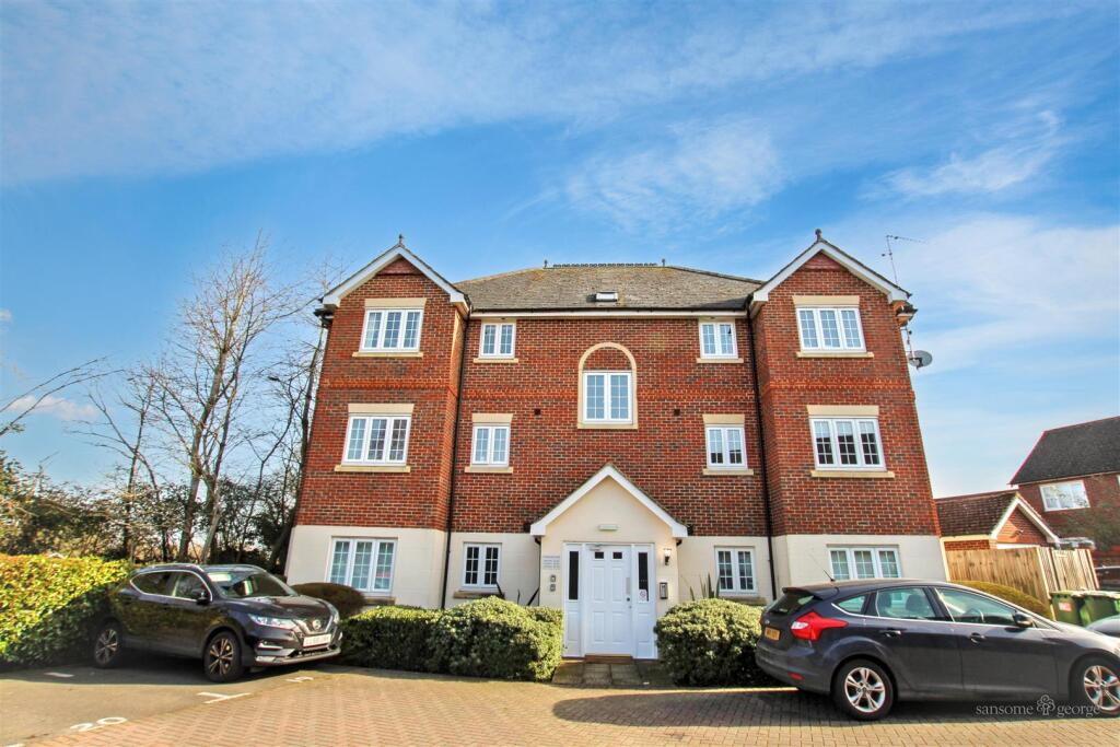 Main image of property: Horsecroft Way, Tilehurst, Reading