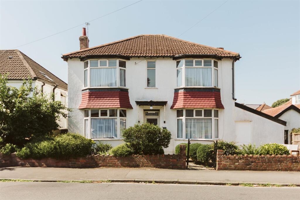 3-bed detached on Springfield Grove | Westbury Park, £725,000