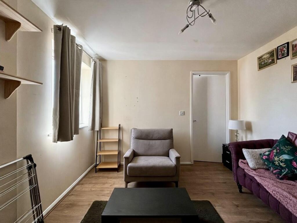 Apartment in Enfield - View 3