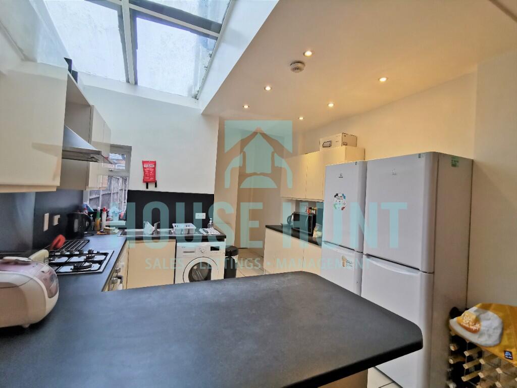 6 bedroom terraced house for rent
