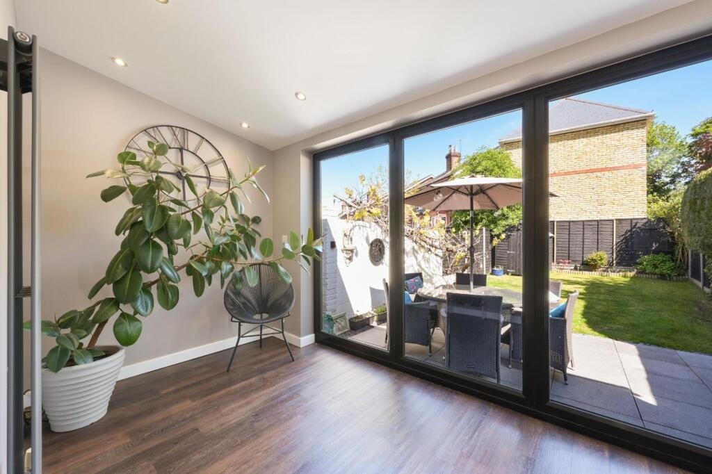 House in Epsom - View 5