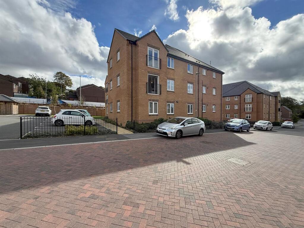 2-bed flat on 14, Buckthorn Avenue, Meanwood, Leeds, West Yorkshire, £189,950