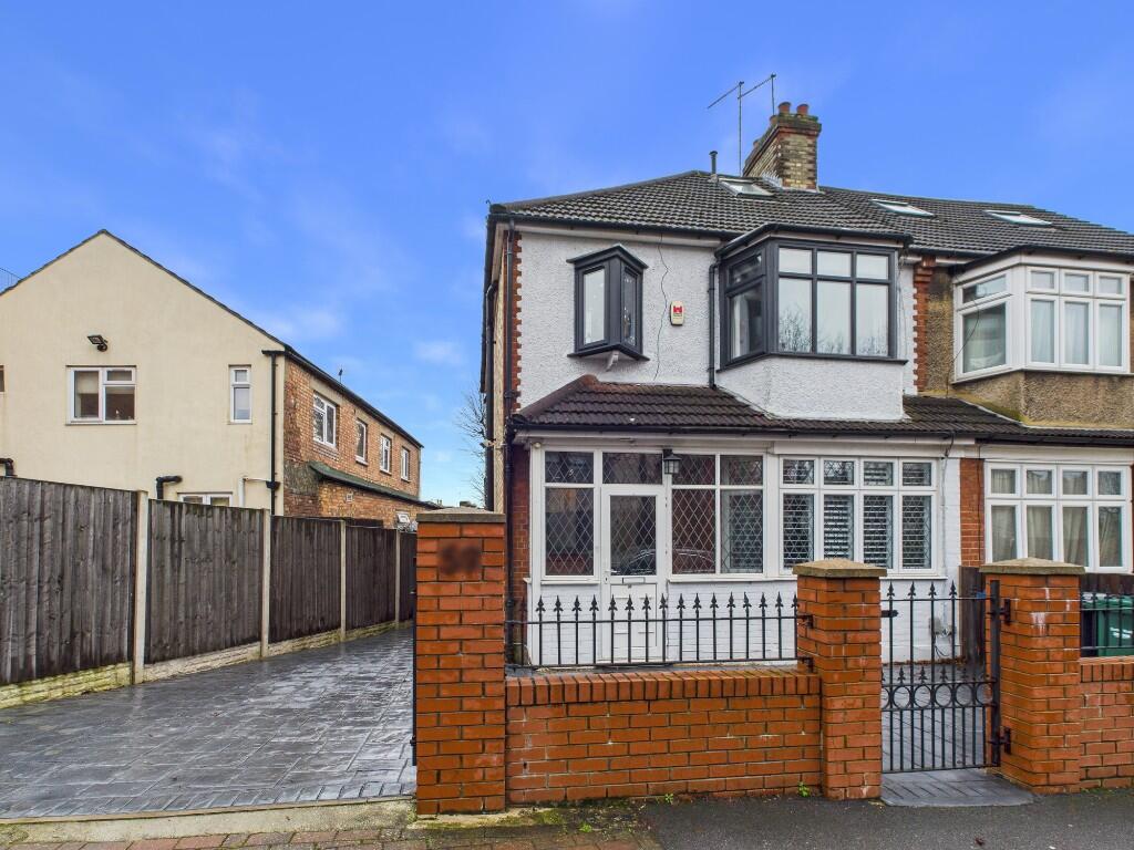 Main image of property: Nether Street, London, N12