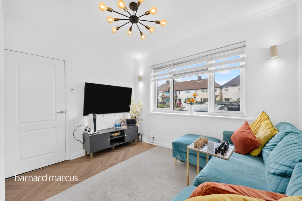 House in Worcester Park, The Hamptons - View 2