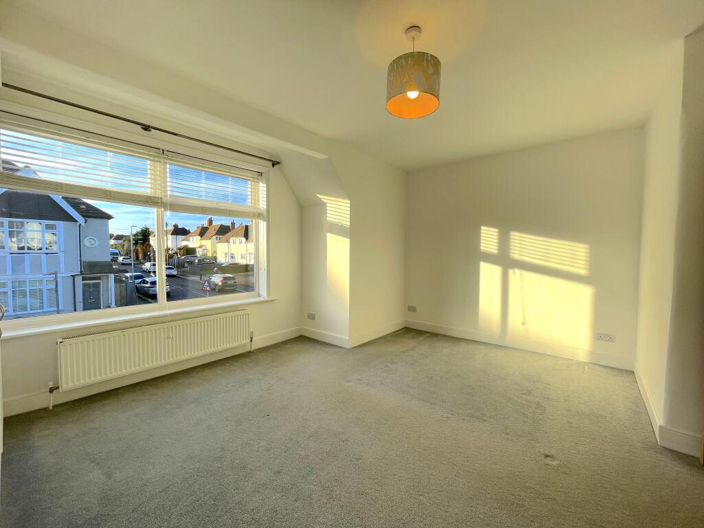 Mount Road, New Malden, KT3 photo 4