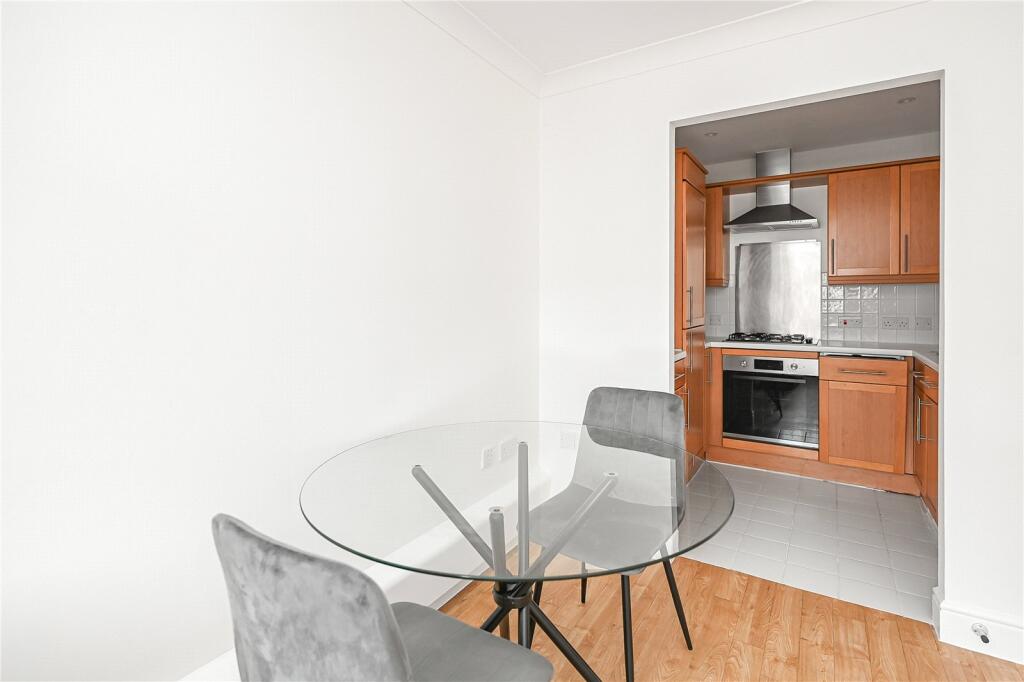 Apartment in London, Strawberry Hill - More